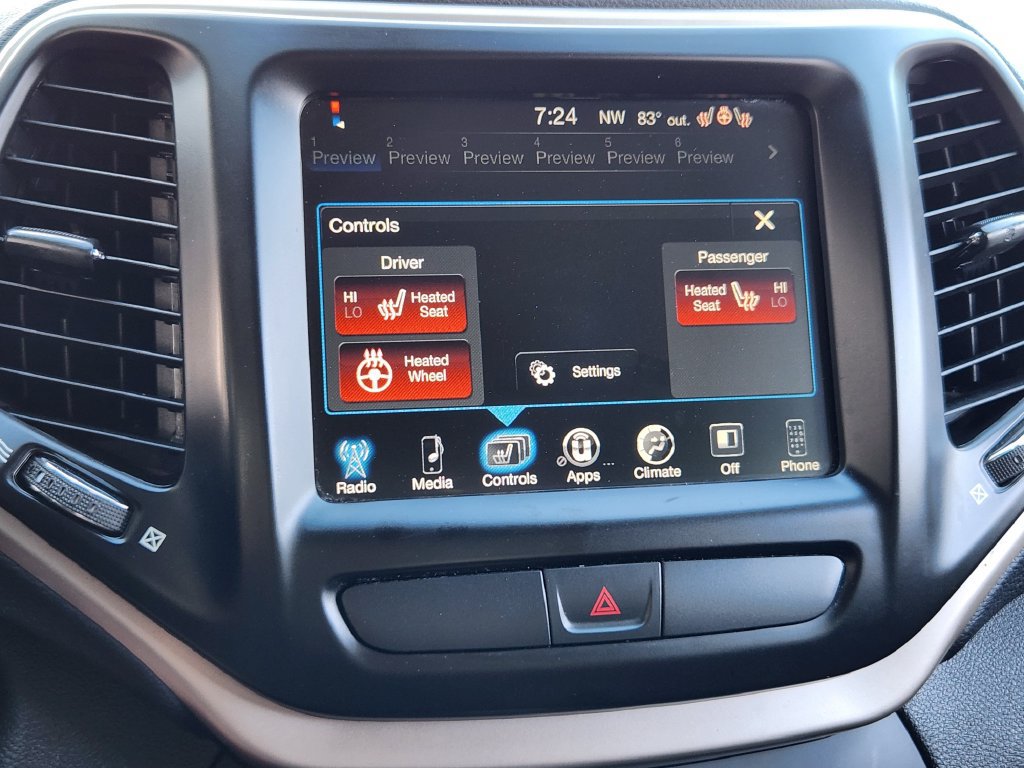 Used 2016 Jeep Cherokee Latitude w/ Cold Weather Group AWD/4WD image 9