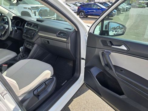 Used 2021 Volkswagen Tiguan SE FWD image 10