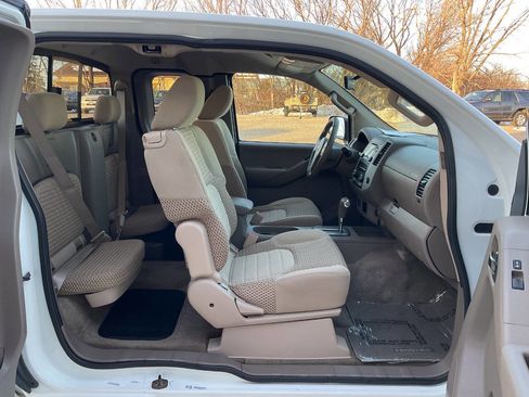 Used 2014 Nissan Frontier SV image 30