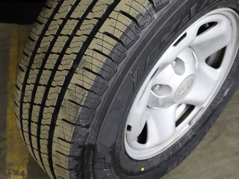 Used 2019 Toyota Tacoma SR w/ SR Convenience Package image 35