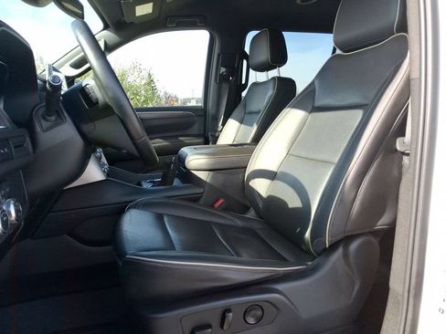 Used 2023 GMC Yukon XL SLT AWD/4WD image 12