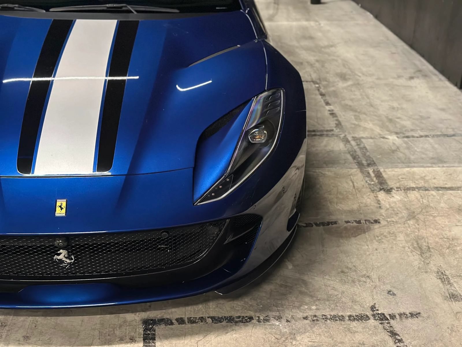 Used 2018 Ferrari 812 Superfast RWD image 18