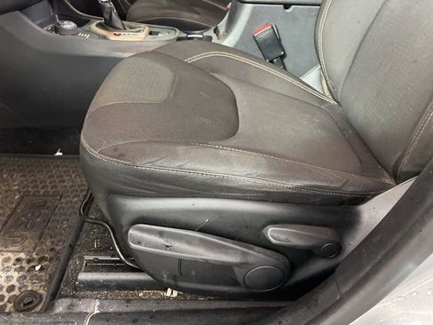 Used 2015 Jeep Cherokee Latitude w/ Cold Weather Group image 9