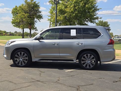Used 2020 Lexus LX 570 4WD w/ Luxury Package image 4