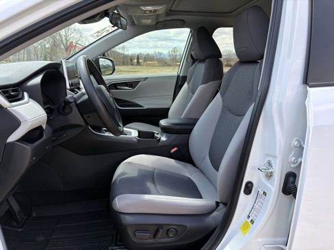 Used 2024 Toyota RAV4 XLE w/ Convenience Package AWD/4WD image 27