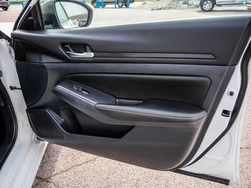 Used 2025 Nissan Altima 2.5 SV FWD image 16