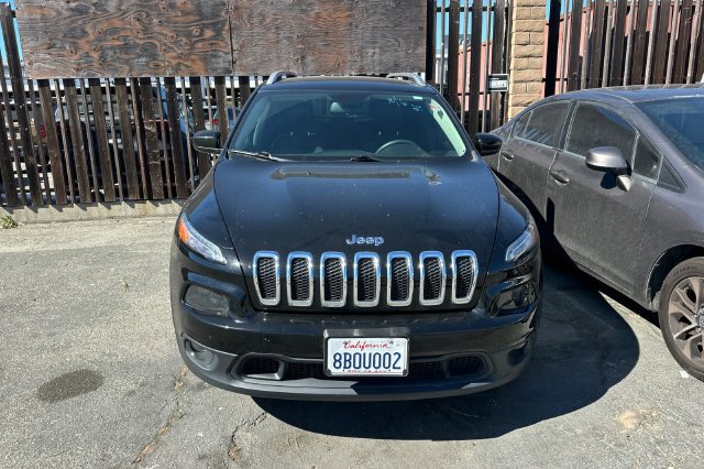 Used 2018 Jeep Cherokee Latitude Plus FWD image 3