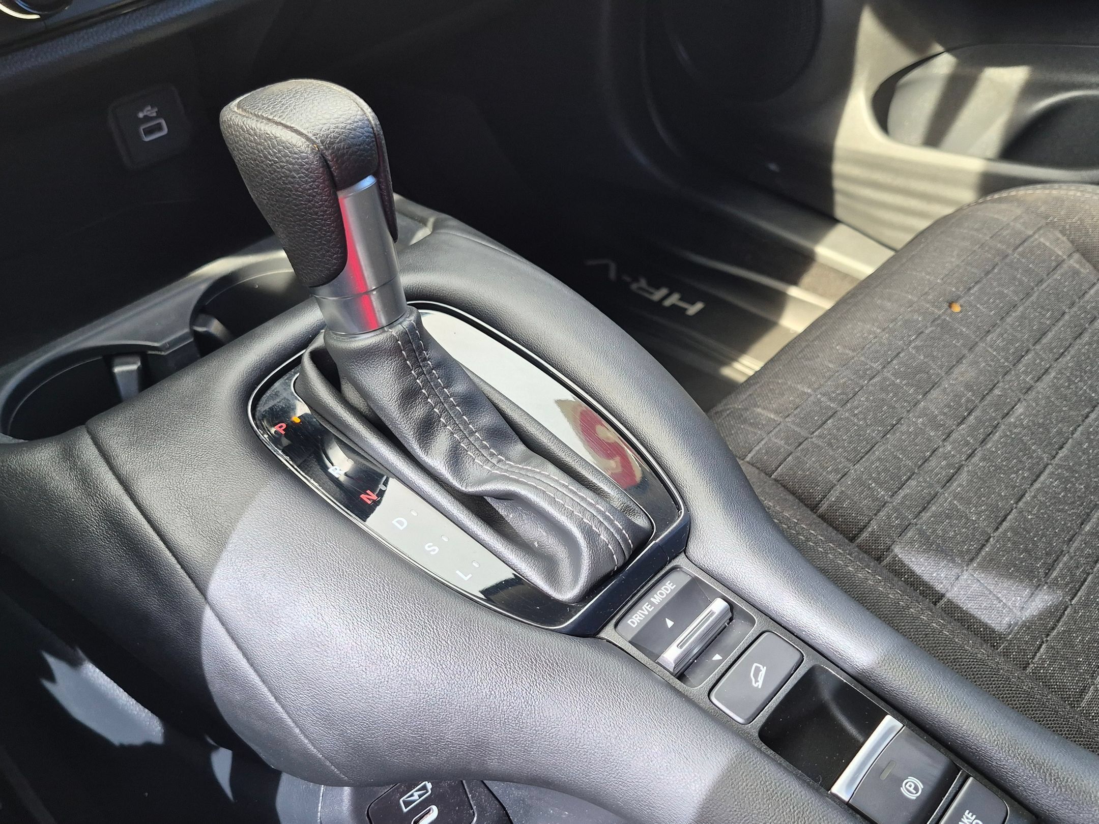Used 2025 Honda HR-V LX image 25