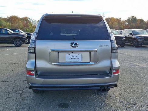 Used 2023 Lexus GX 460 Premium w/ Accessory Package AWD/4WD image 8