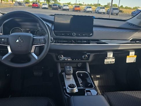 New 2026 Mitsubishi Outlander ES FWD image 7