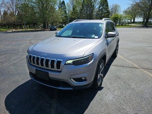 Used 2019 Jeep Cherokee Limited AWD/4WD image 2