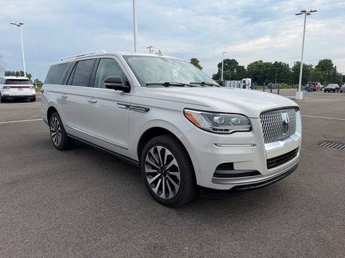 Used 2023 Lincoln Navigator L Reserve AWD/4WD image 3