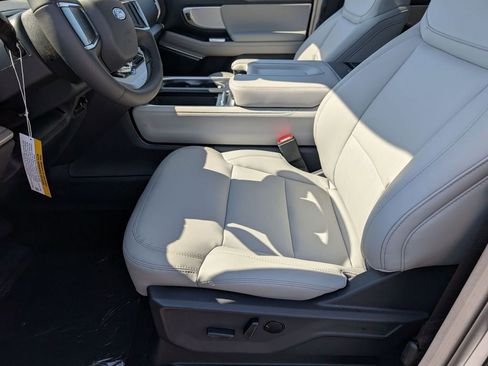 New 2026 Ford Expedition Active image 27