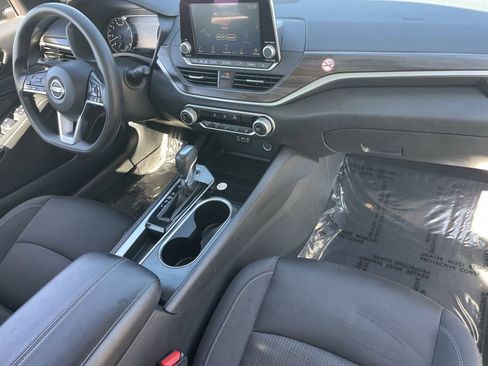 Used 2024 Nissan Altima 2.5 SV image 13