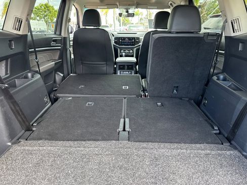 Used 2023 Volkswagen Atlas SE w/ Panoramic Sunroof Package image 16