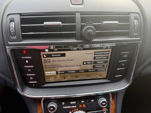 Used 2018 Lincoln Continental Premiere image 19