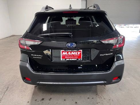 Used 2023 Subaru Outback Premium AWD/4WD image 4