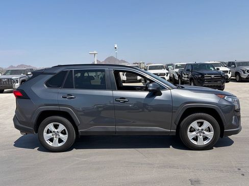 Used 2020 Toyota RAV4 XLE w/ Convenience Package FWD image 3