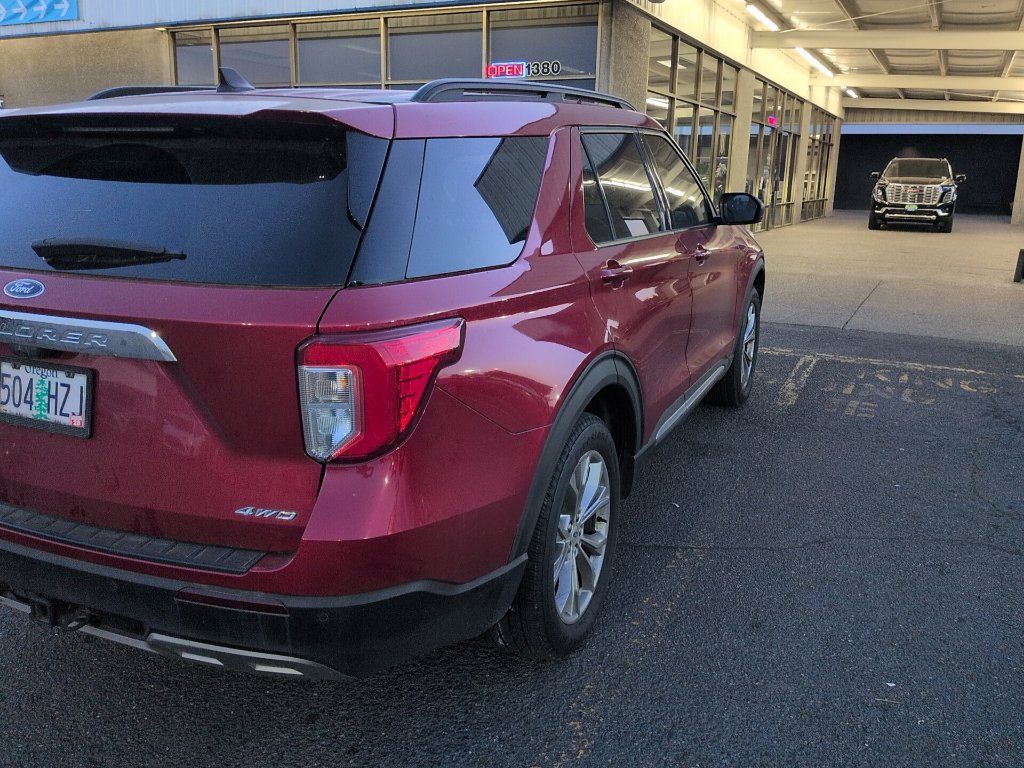 Used 2021 Ford Explorer XLT w/ Equipment Group 202A AWD/4WD image 3