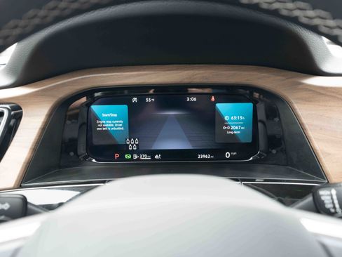 Used 2025 Volkswagen Atlas SE image 16