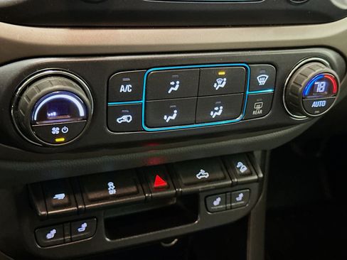 Used 2018 Chevrolet Colorado Z71 AWD/4WD image 24