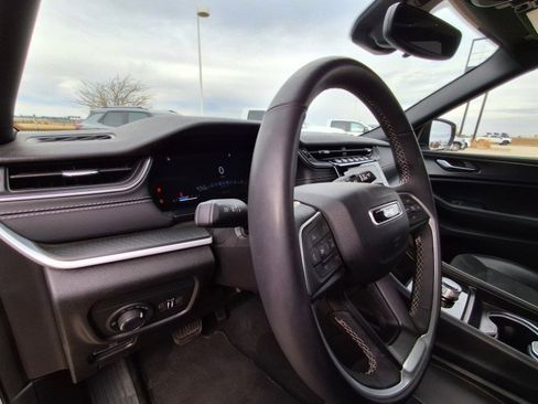 Used 2024 Jeep Grand Cherokee L Laredo image 10