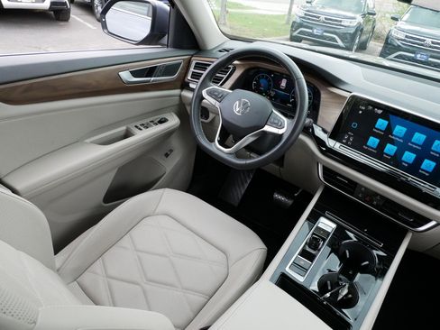 Certified 2024 Volkswagen Atlas SE w/ Panoramic Sunroof Package AWD/4WD image 9