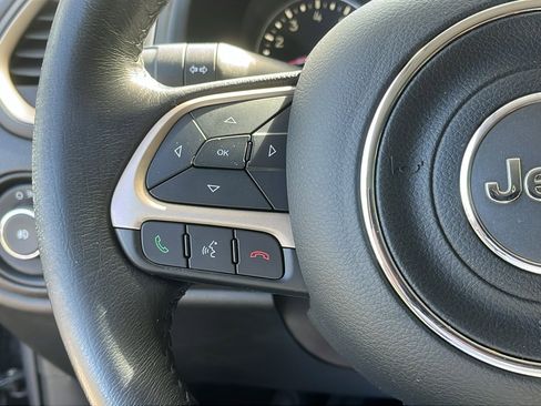 Used 2017 Jeep Renegade Latitude image 14