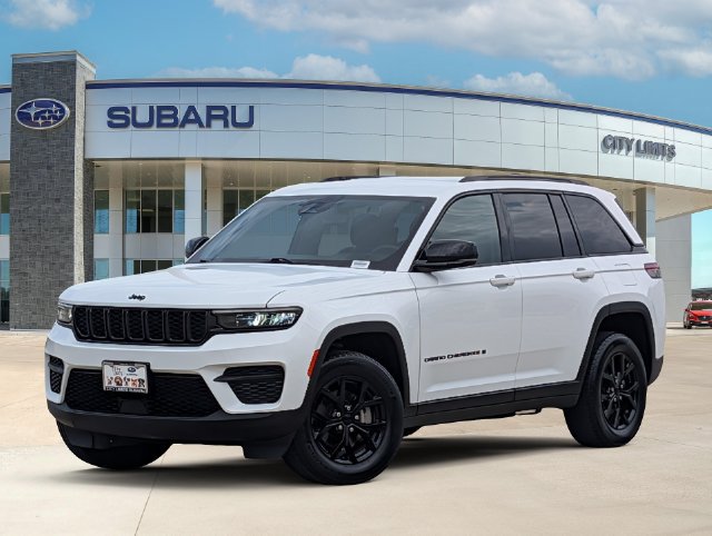 Used 2024 Jeep Grand Cherokee Altitude RWD image 1