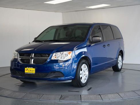 Used 2019 Dodge Grand Caravan SE FWD image 3