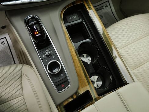 Used 2021 Cadillac Escalade Premium Luxury Platinum image 34