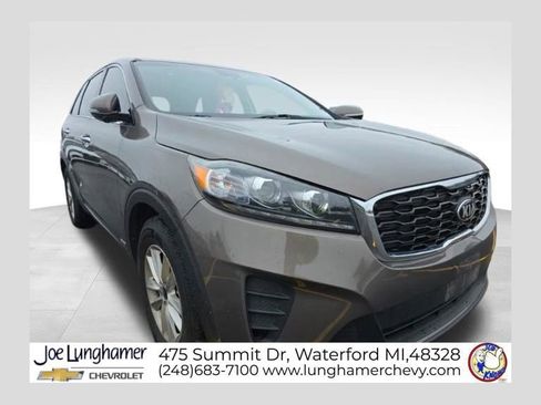 Used 2019 Kia Sorento LX image 1