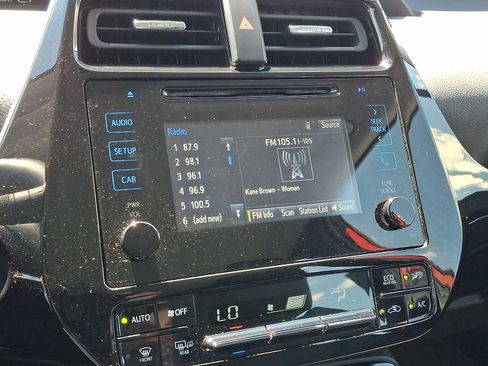 Used 2019 Toyota Prius XLE AWD/4WD image 18