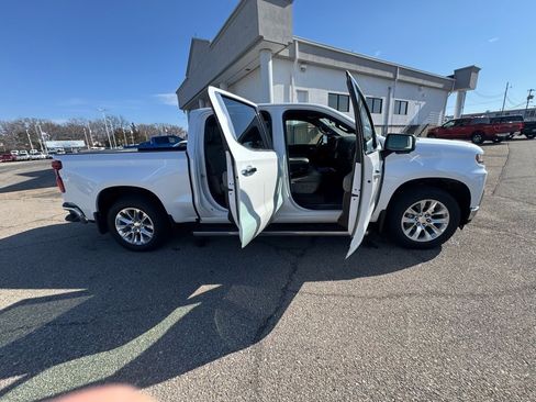 Used 2021 Chevrolet Silverado 1500 LTZ w/ Z71 Off-Road Package image 8