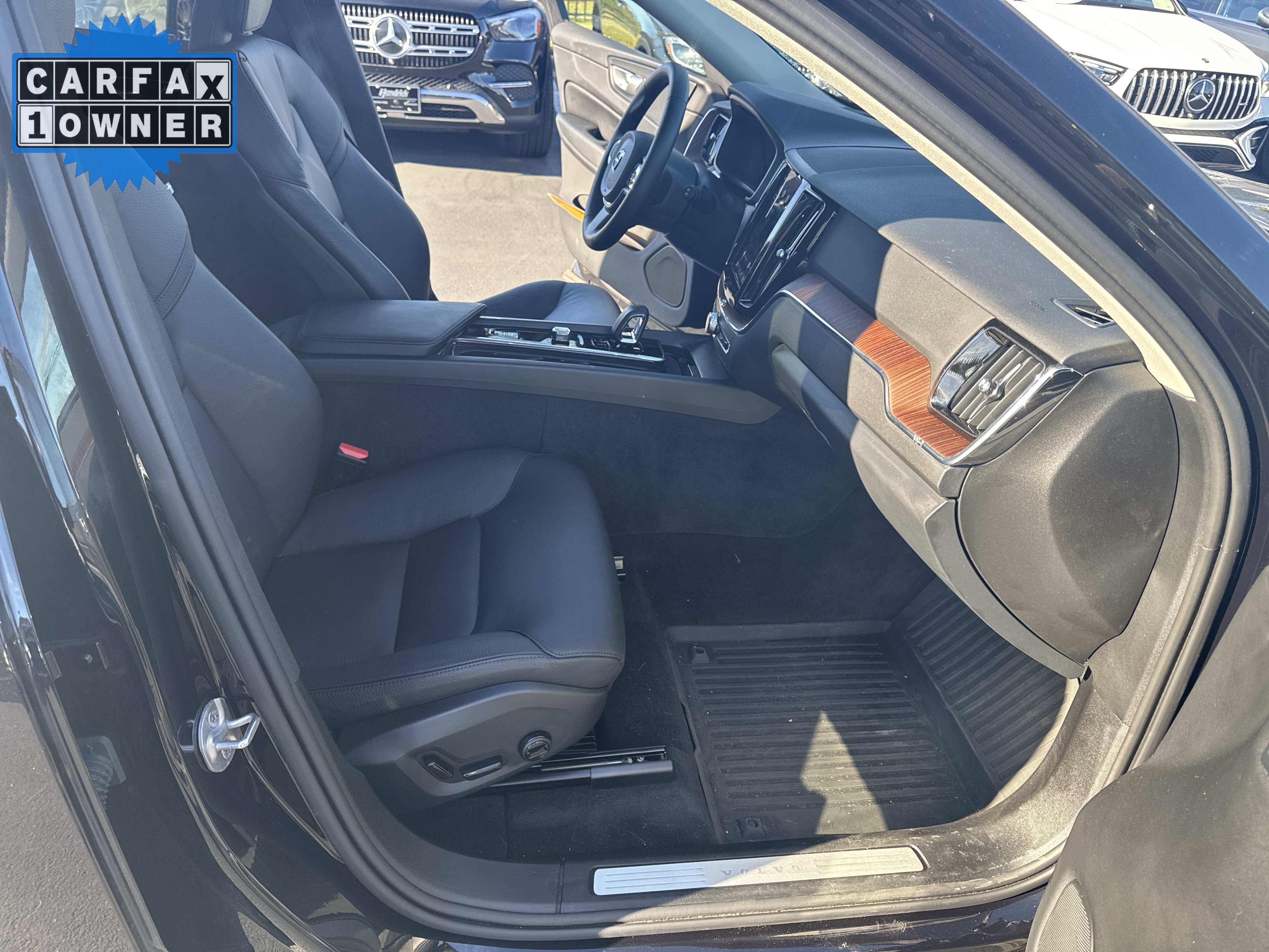 Used 2024 Volvo XC60 B5 Plus w/ Protection Package Premier AWD/4WD image 35