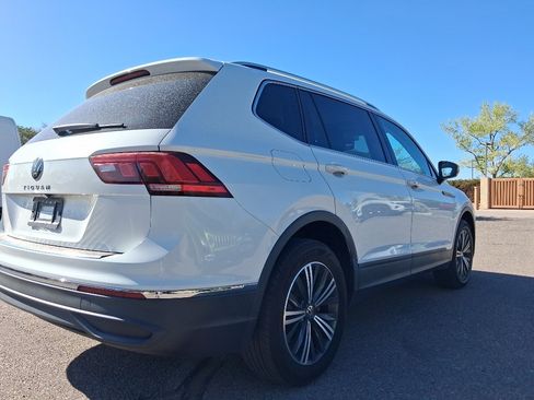 Used 2022 Volkswagen Tiguan SE w/ Panoramic Sunroof Package FWD image 17