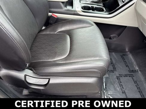 Used 2024 Kia Carnival LX image 10