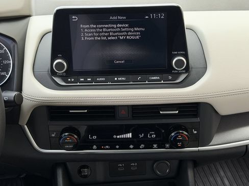 Used 2024 Nissan Rogue SV w/ SV Premium Package FWD image 17
