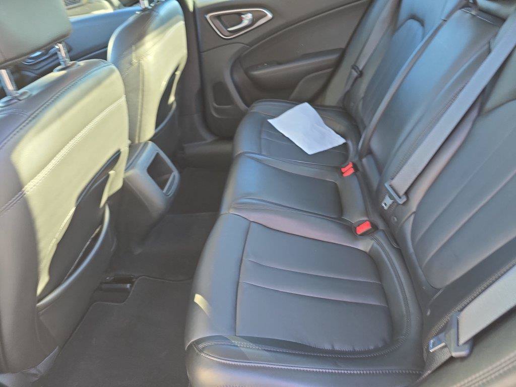 Used 2017 Chrysler 200 Limited Platinum FWD image 15