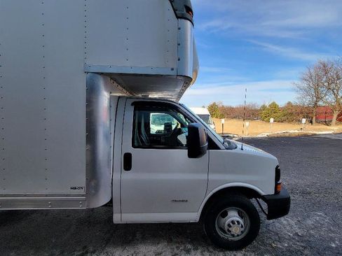 Used 2014 Chevrolet Express 4500 Extended image 18