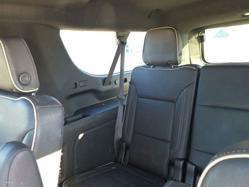 Used 2023 Chevrolet Suburban Premier w/ Premium Package image 9