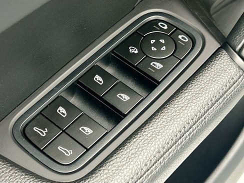 Used 2024 Porsche Cayenne Coupe AWD/4WD image 22