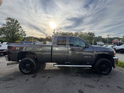 Used 2011 Chevrolet Silverado 2500 LT w/ Interior Plus Package image 6