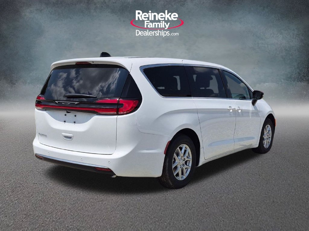 New 2027 Chrysler Pacifica Select w/ Family Tech Group FWD image 5