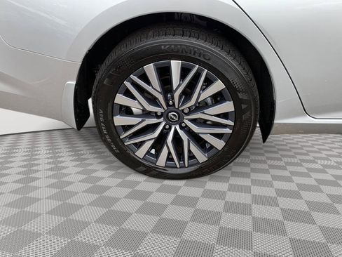 Certified 2024 Nissan Altima 2.5 SV w/ SV Premium Package AWD/4WD image 10