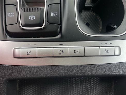 Used 2024 Kia Carnival LX FWD image 14