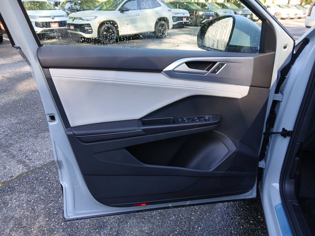 New 2026 Volkswagen Taos SE AWD/4WD image 10