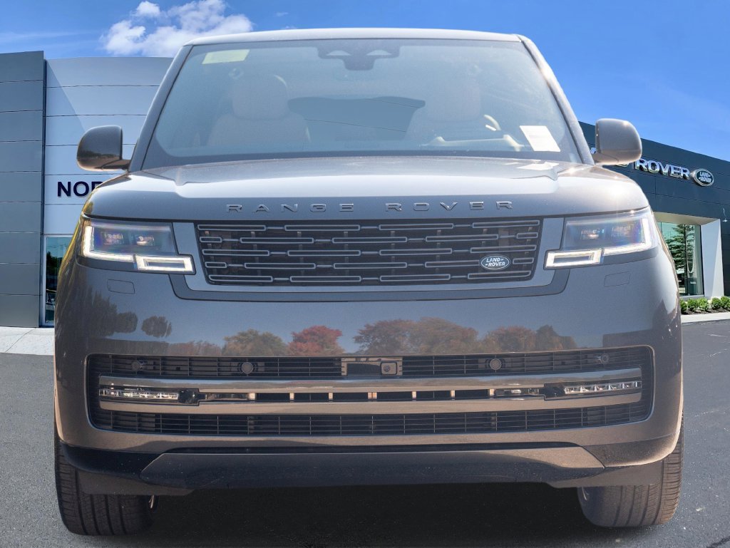 New 2027 Land Rover Range Rover Long Wheelbase SE AWD/4WD image 2