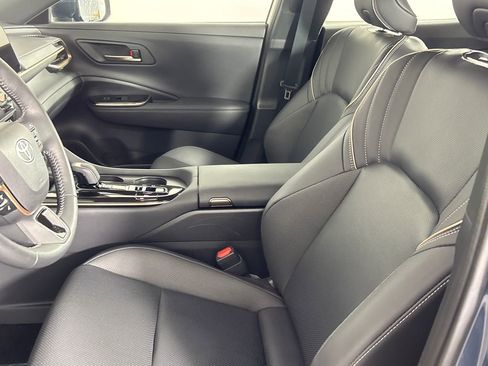 Certified 2025 Toyota Crown XLE image 8