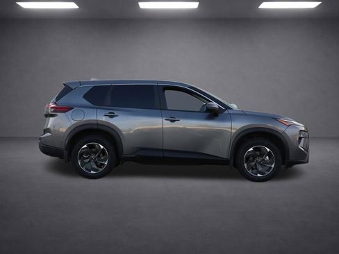 Used 2024 Nissan Rogue SV FWD image 3